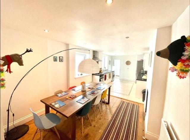 *Family Home In Mumbles. Close To The Beach* Exterior photo